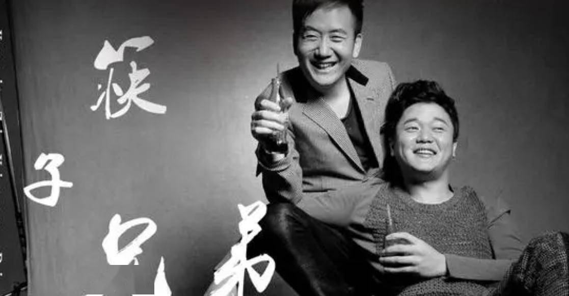 肖央一家3口现身迪斯尼!妻子穿短裙身材火辣!女儿漂亮像小公主