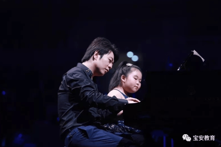 像朗朗那样把音乐的爱传递给全世界她的梦想就是成为一名国际钢琴演奏