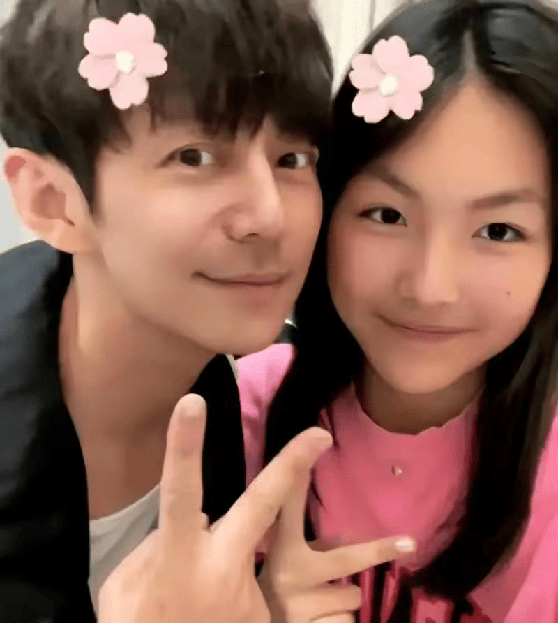 李湘王岳伦带王诗龄看周杰伦演唱会,二人互动融洽,获赠票人脉广