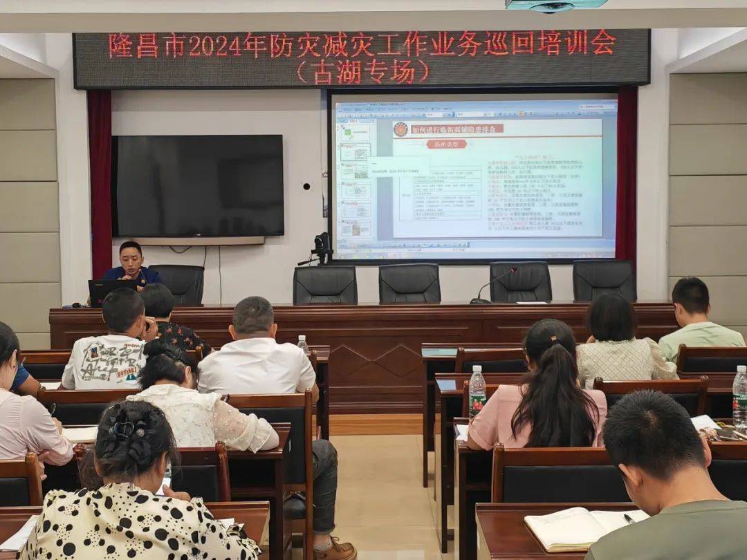 消防宣传界市镇宣传员在黄家镇摆摊设点开展消防宣传黄家镇隆昌市消