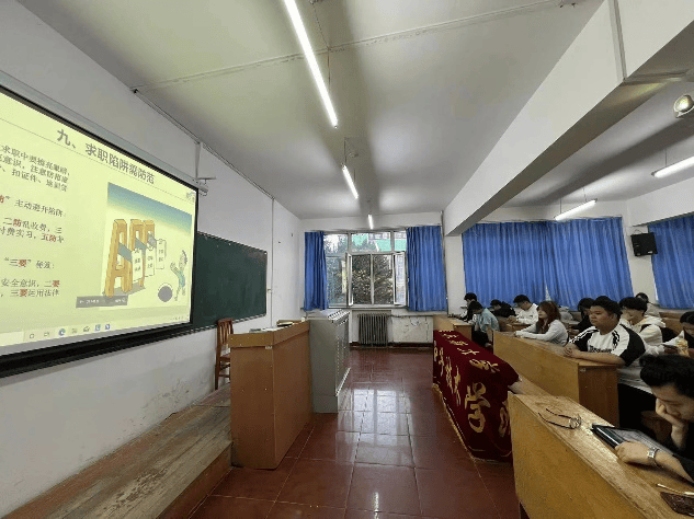 基层团讯 | 信息电子技术学院开展五月份主题团日活动