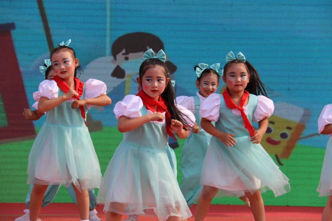 阳光男孩阳光女孩 来自搜狐网