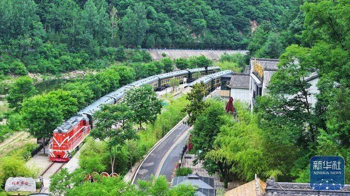 河南栾川"铁路小镇":村民在家门口挣上了钱