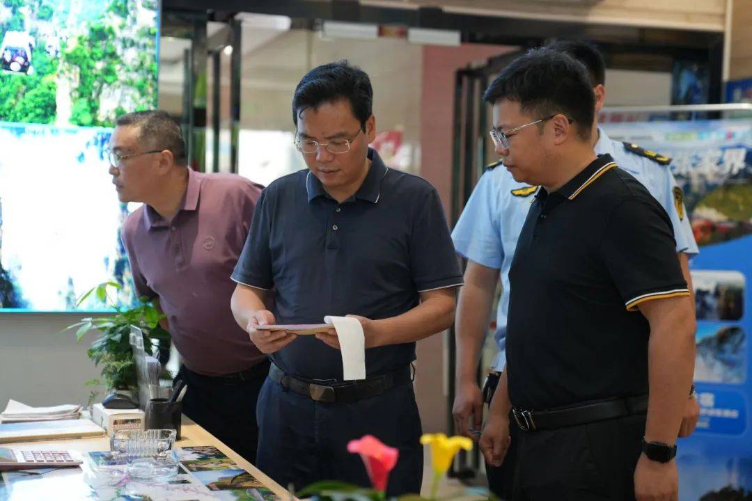 16px;">6月2日,永定区委副书记,区人民政府区长王学军以"四不两直的 