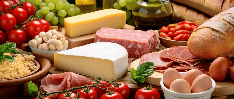 《养生四要》中强调"细嚼慢咽,以利消化",细嚼慢咽,充分咀嚼食物可