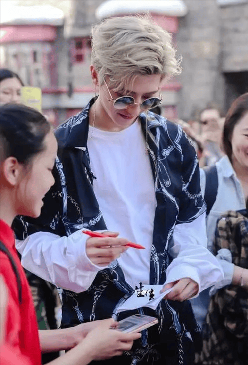 辱华品牌加劣迹艺人,这次蔡徐坤绝没有翻身机会_范思哲_李宇春_质疑