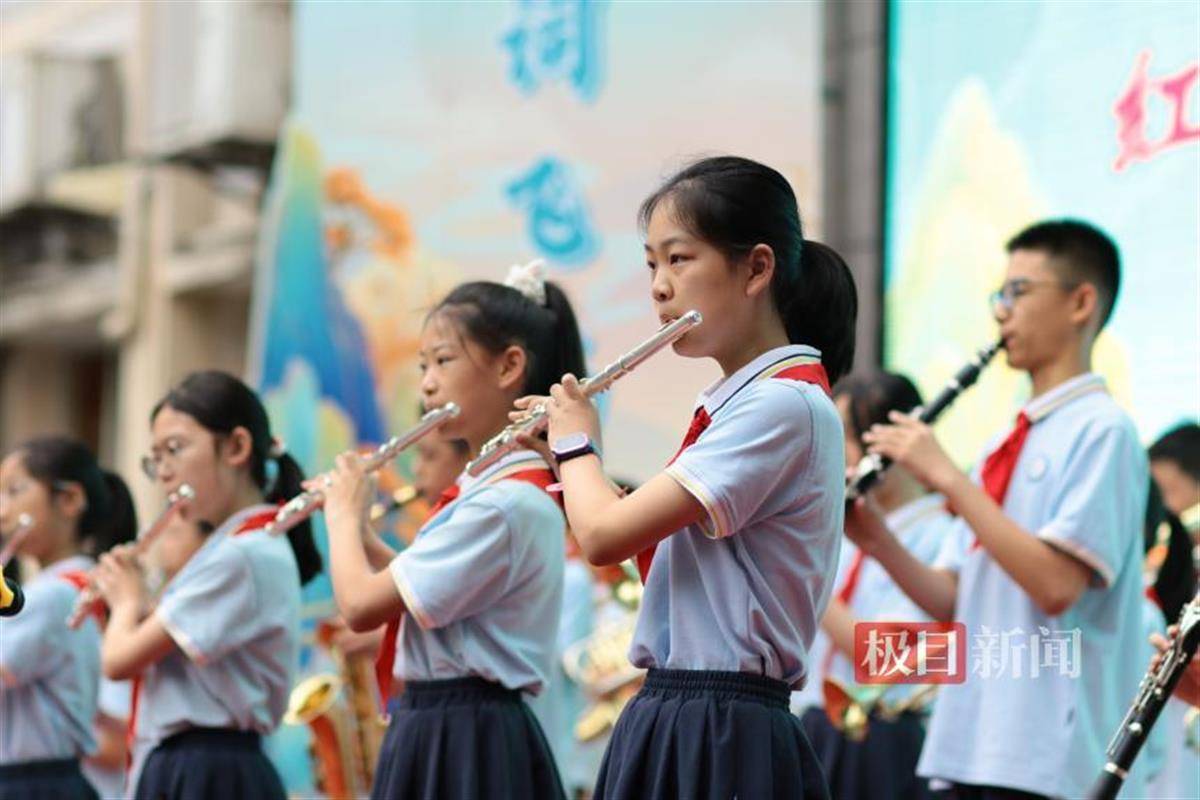 武汉市洪山区街道口小学少工委特别策划组织了"