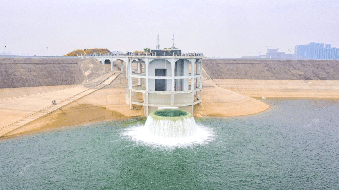深圳公明水库目前向沿线受水地区供应西江水正式开始珠三角水资源配置