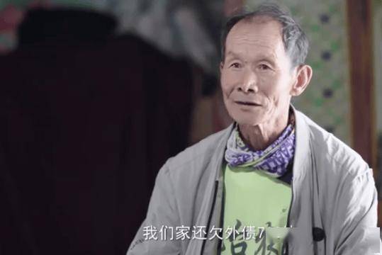 穿着亡妻花棉袄跑6年马拉松的"怪老头","疯狂"背后的真相让无数人落泪