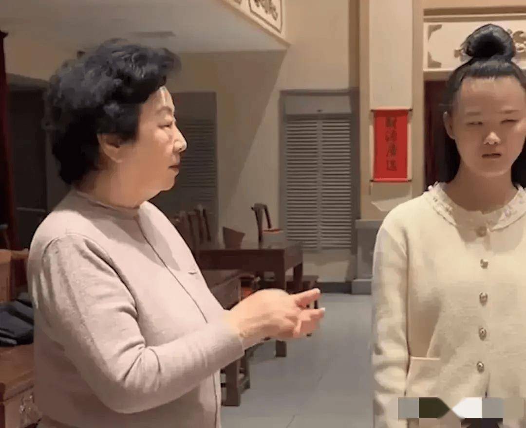 郭德纲曾破格收徒17岁盲女,如今盲女闪耀舞台!郭德纲赌对了