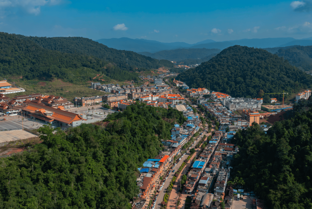 【文化中国行】乘着高铁开启"开放包容·中老铁路交融