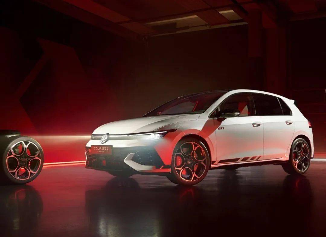 300马力!原厂天蝎排气 电控悬架!热销50年,高性能钢炮标杆就是ta?