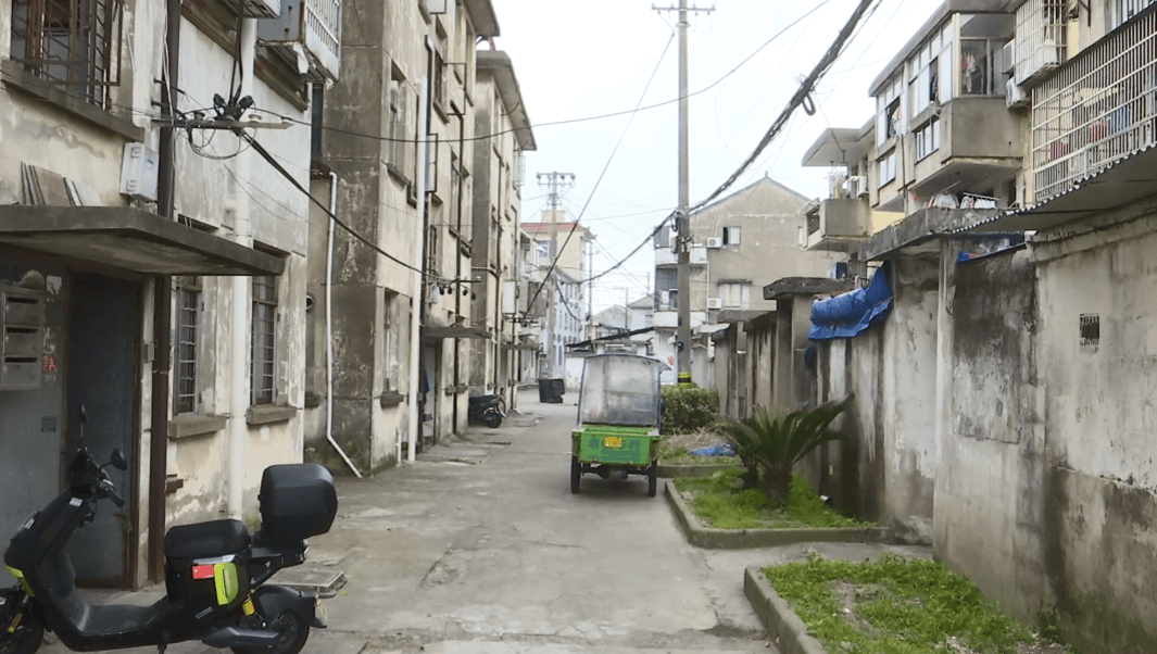 余姚市低塘街道城建城管办负责人 蔡水军:到时街道会梳理之前这条路的