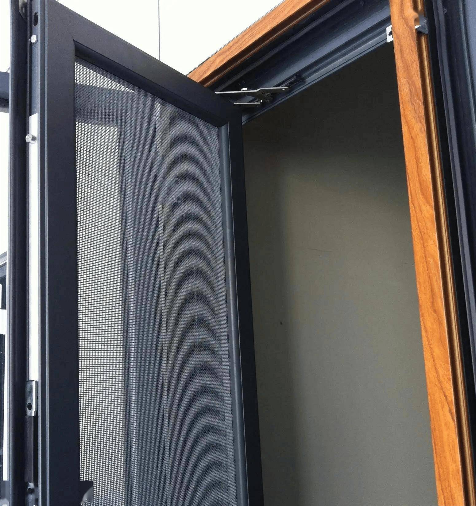 我将"金刚网纱窗"换"高透网"后,有些话不吐不快,差距很大!