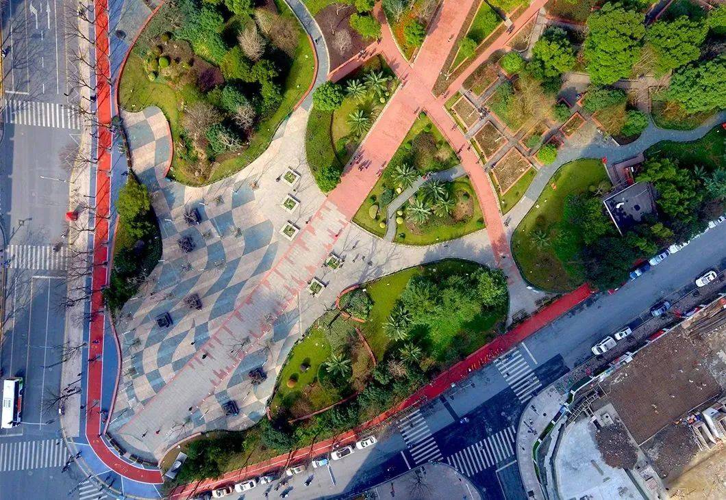 公园_睡莲_克劳德·莫奈