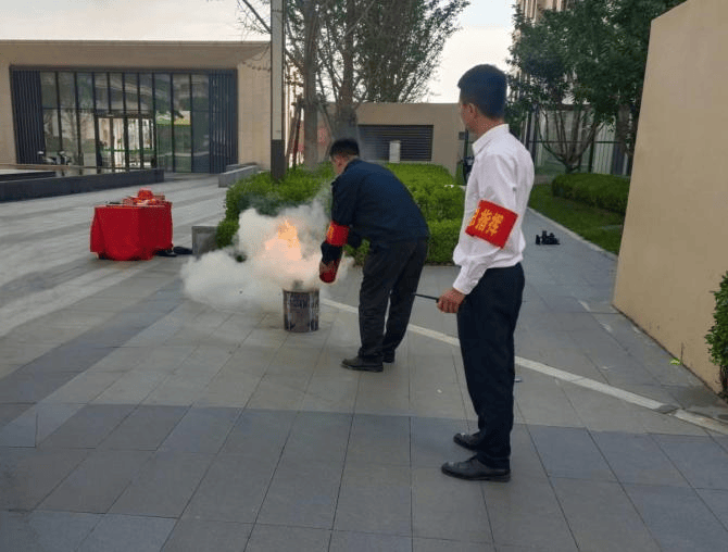 67新城物业联合千佛山社区开展消防疏散演练活动