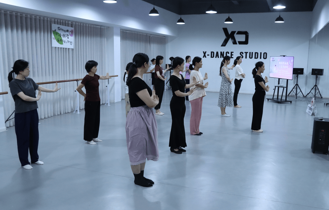 新兴县青年夜校:"舞韵传承夜 青春共此时"_舞蹈_文化_中华民族