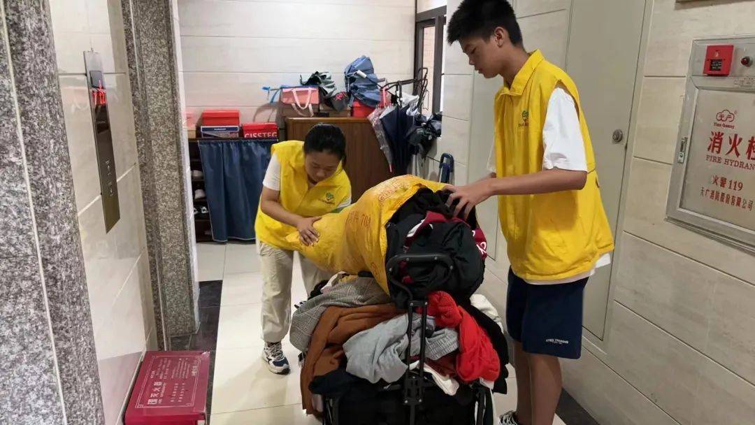 星城志愿服务队联动共筑广西百色衣物捐赠之桥_居民_金色阳光_活动