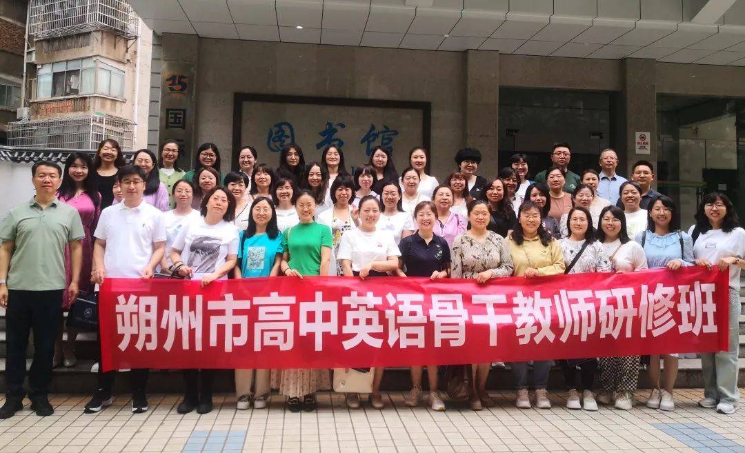 9雅礼集团初中部100余位老师相聚在长沙市雅礼十五中学,深入探讨中考