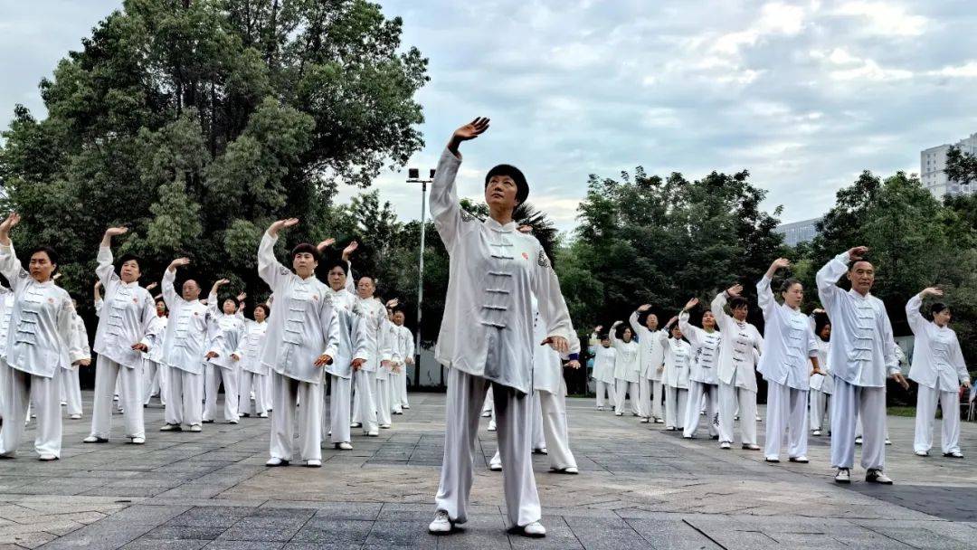 52式杨氏太极刀,54式杨氏太极剑,健身气功八段锦和太极功夫扇等项目