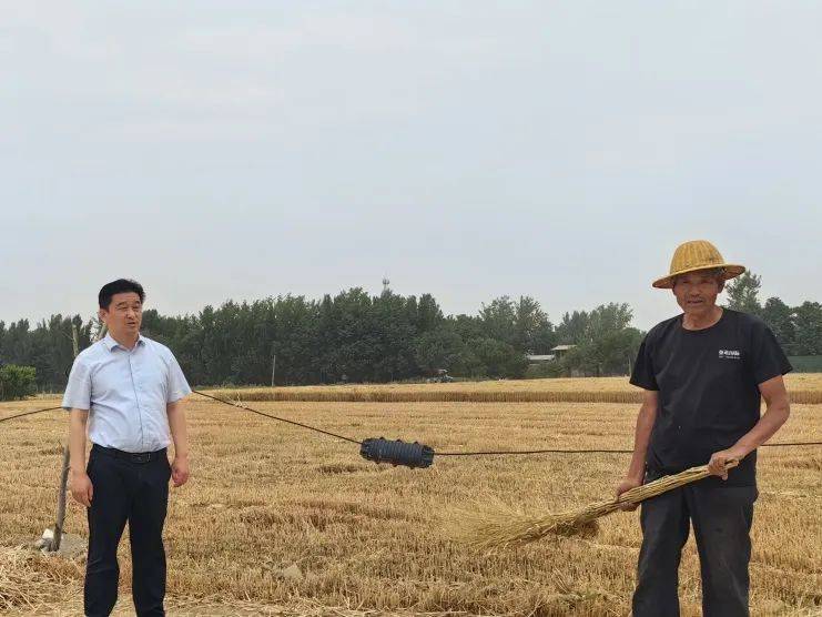 硬化堡垒先锋 服务"三夏"生产——县委常委,组织部部长李养利深入"