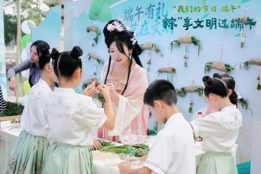 水上 水岸"粽"头戏 "我们的节日·端午"市级主题宣传活动亮相锦江河畔