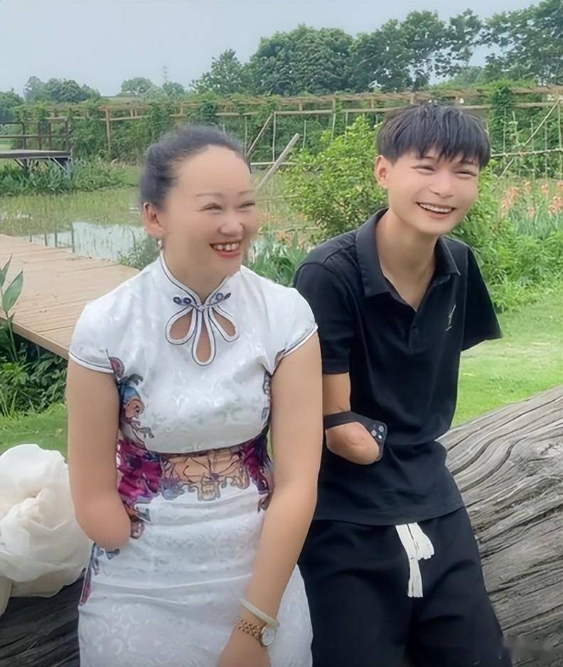 无腿丈夫抛妻弃女另觅新欢,现状令人唏嘘_阿娇仅_生活_小波
