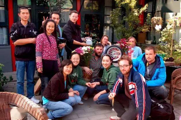 渐渐地,睫毛的花园旅舍,开始爆满,北京的美国的澳洲的,还有毛里求斯的