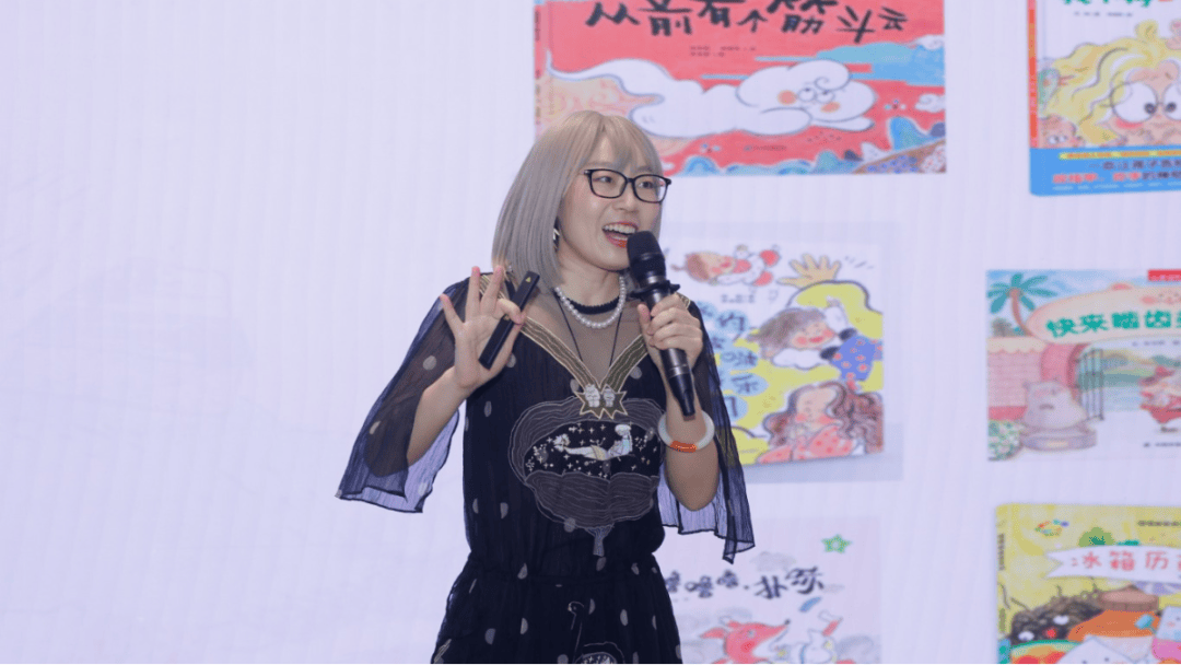 "四季童读"系列讲座走进江西丨李卓颖与小读者一起玩转绘本