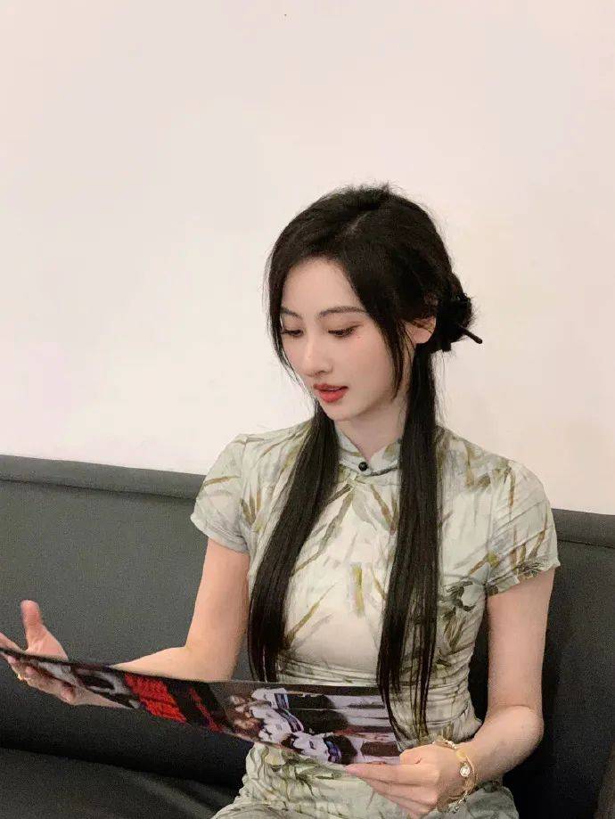 【lpl美女解说】鼓鼓:旗袍限定周day3·小竹