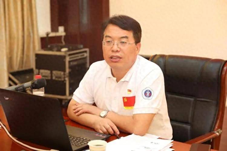 陕西省委决定:巩守平同志任西安医学院院长