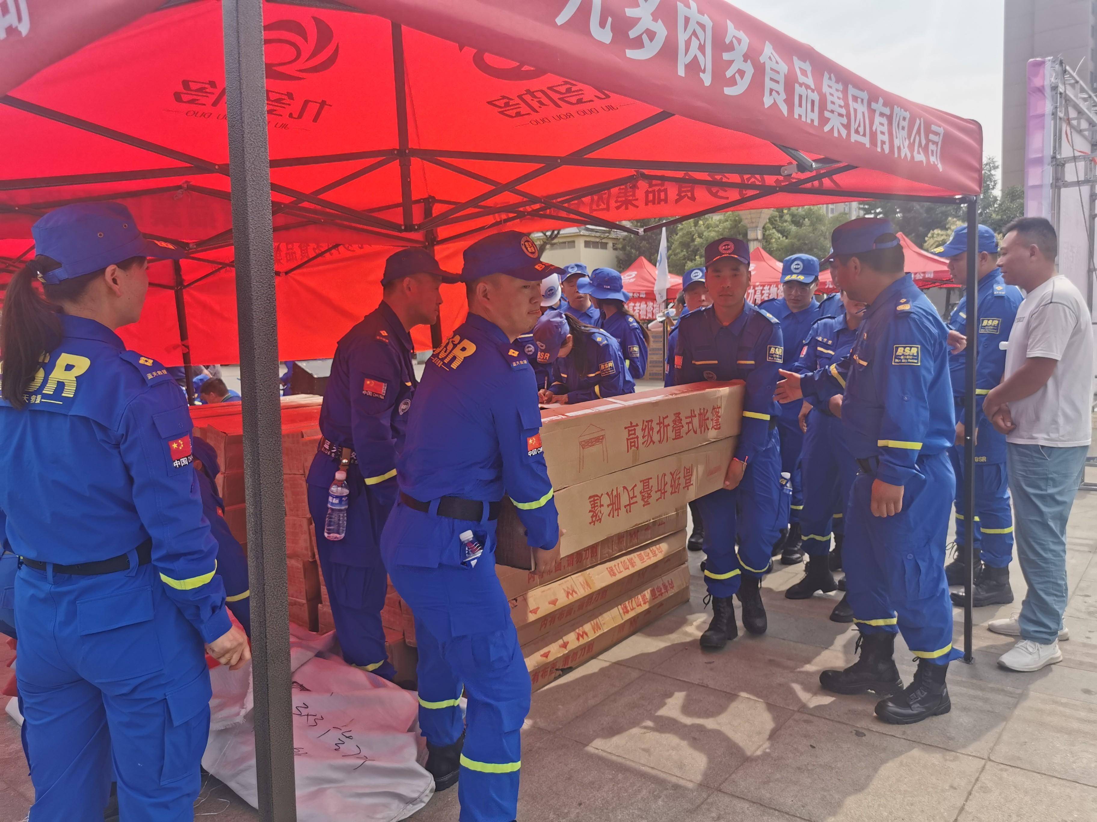 爱心汇聚 助力高考学子_蓝天救援队_服务_新郑