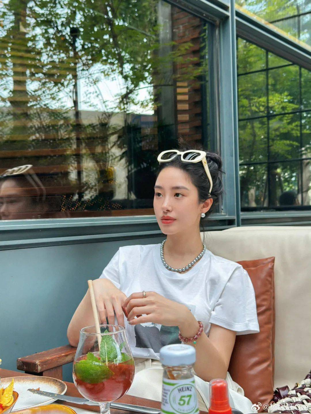 他们竟然是大学同学.