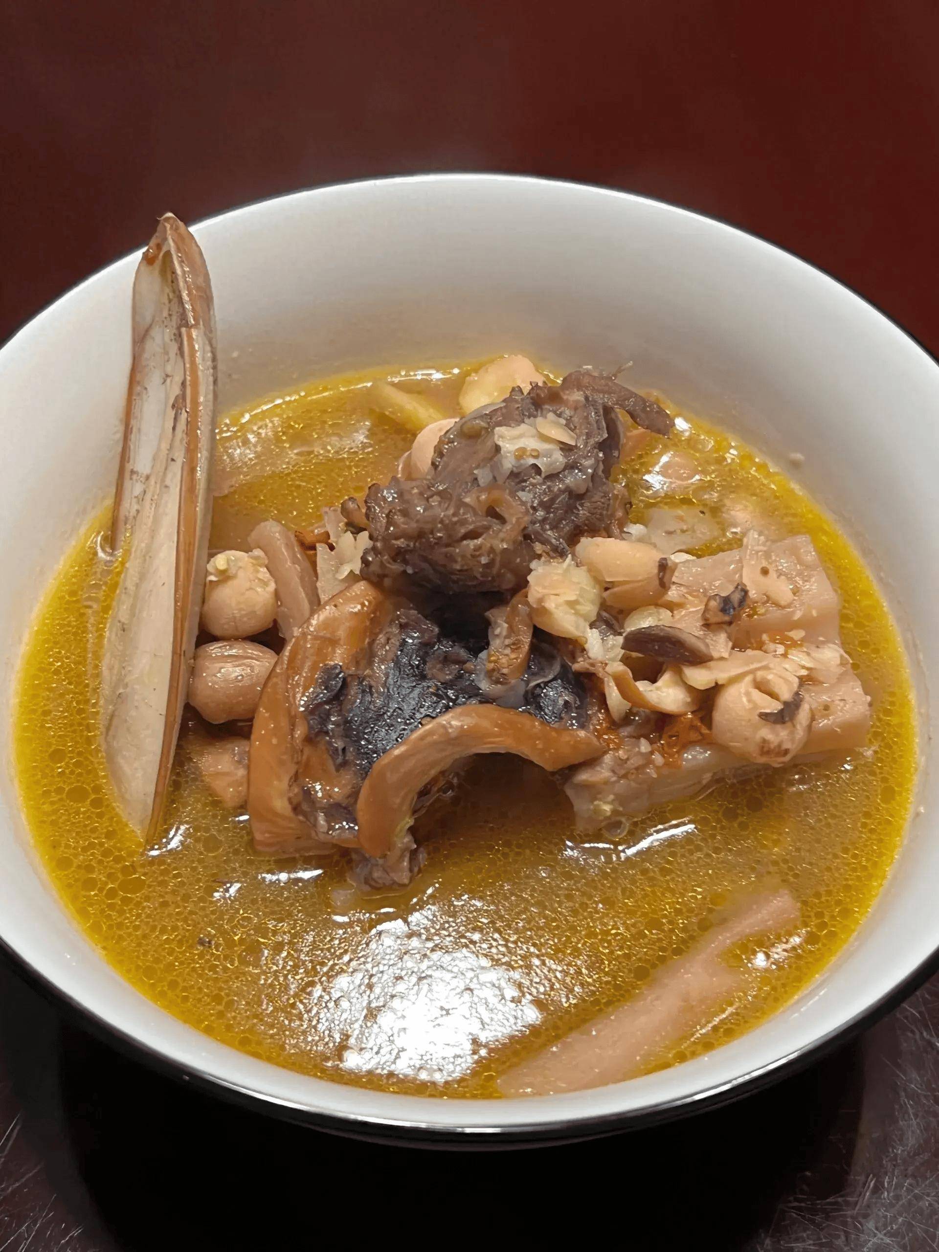 2,莲子百合猪心汤!3,黄鳝荷包蛋汤!4,菌菇乌鸡汤!