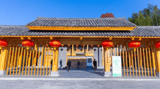 大湾十大碗红色餐厅,大湾老屋民宿等上午:大湾景区(aaa)→大湾漂流