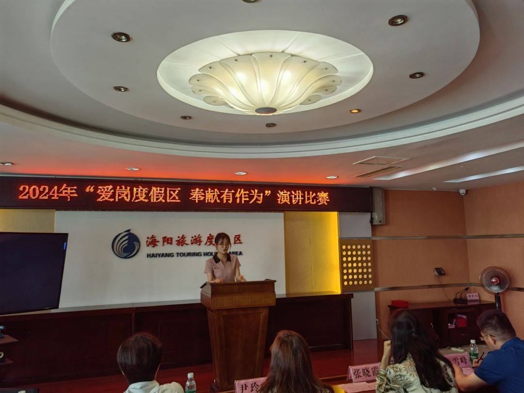 比赛邀请海阳电视台和海阳一中资深人员担任评委.青春绚丽展风采