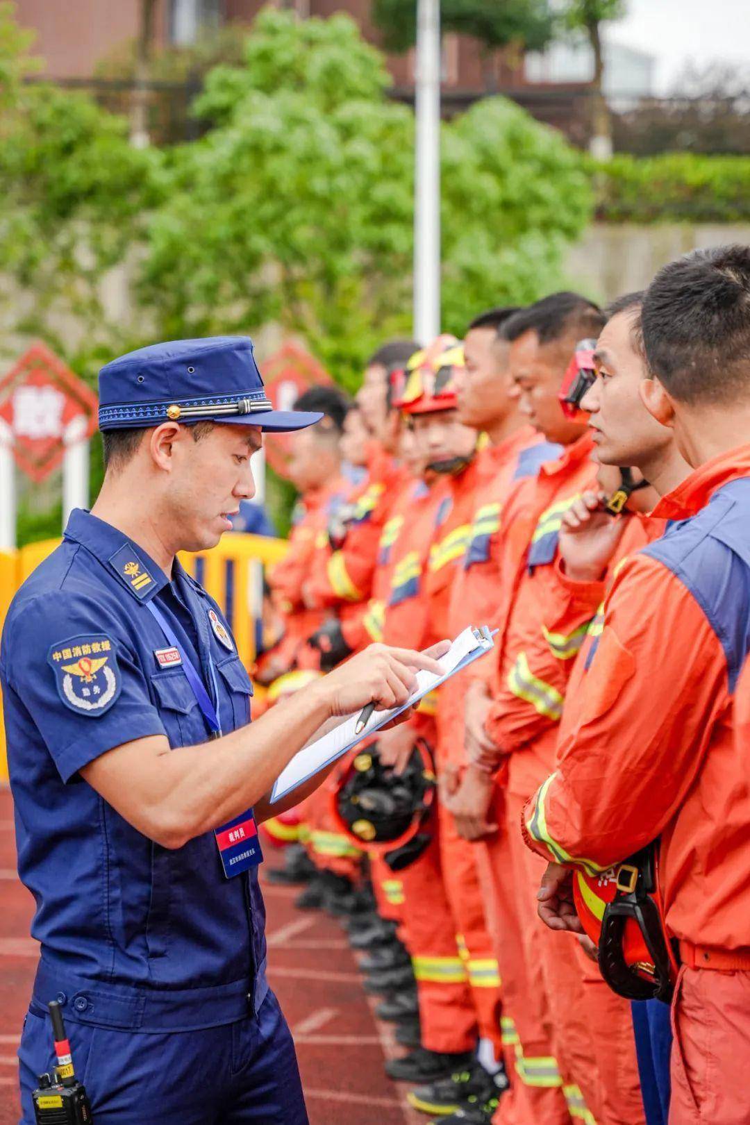 火热又忙碌的6月,在位于光谷东的武汉市消防救援支队特勤大队里,也有