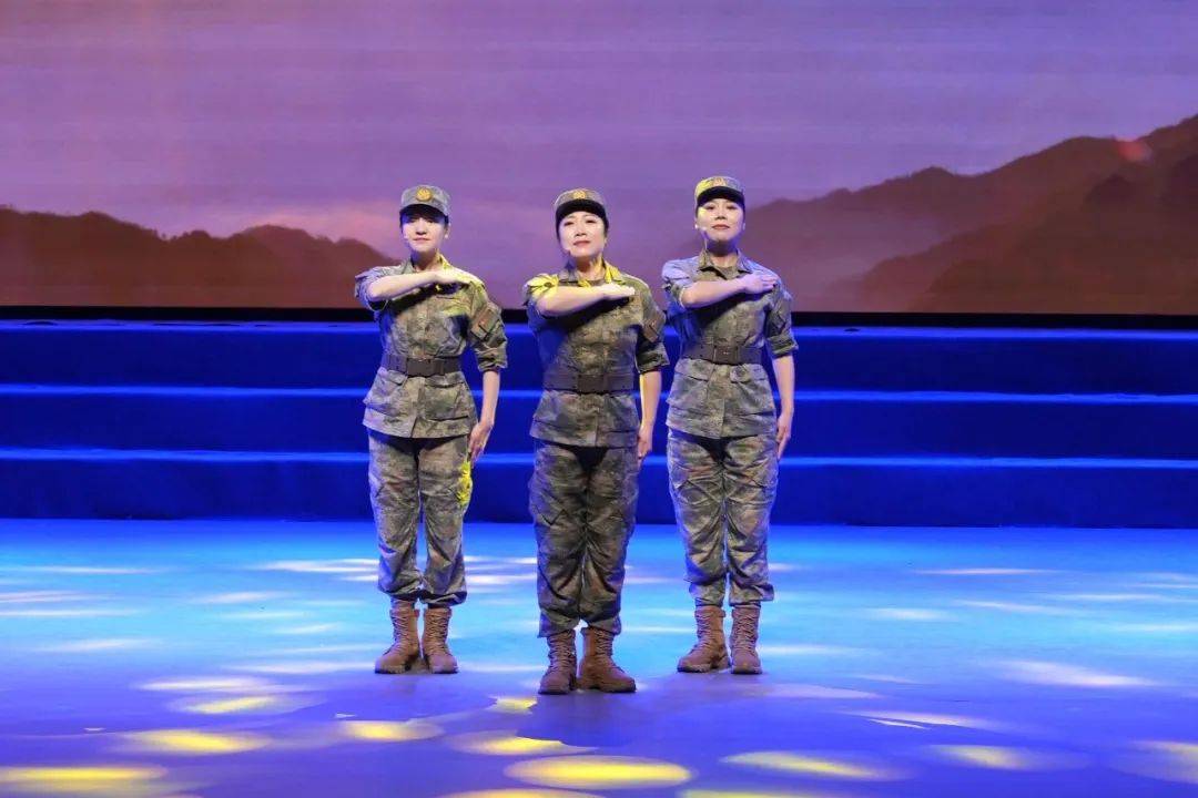 为战而歌!解放军文化艺术中心文艺轻骑队"点燃"校园