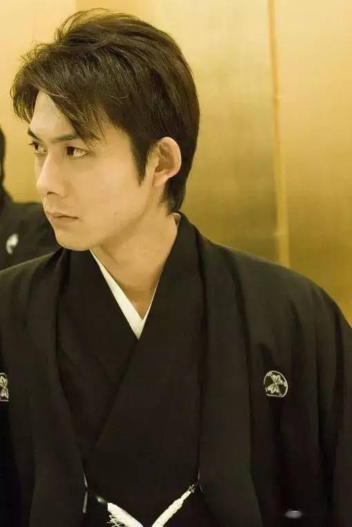 "美少年"柏原崇:痴情守护女友14年没结婚,47岁还是那么帅气