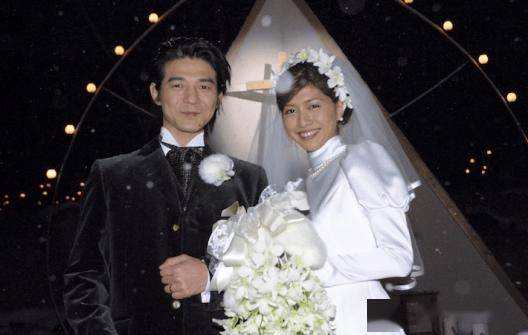 12月,吉冈秀隆和内田有纪宣布结婚