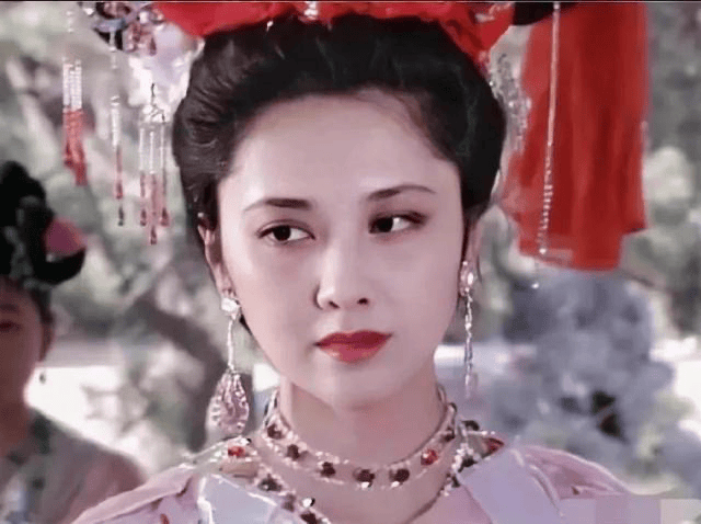 第一美人:惹"唐僧"心动,一生无儿无女,71岁依旧优雅_朱琳_女王_国王