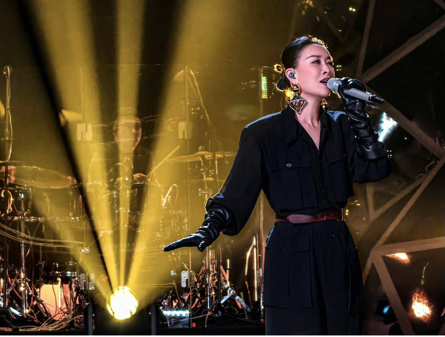 当晚,fine乐团选择个人原创作品,代表作《呼吸决定》迎战孙楠,最终