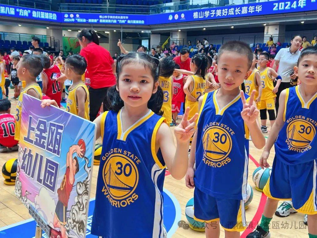 幼儿篮球花会开幕式小小的篮球承载着孩子们的努力和热情,紧张又激烈