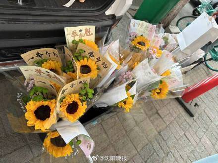 考点外，19.85元一束的向日葵受热捧