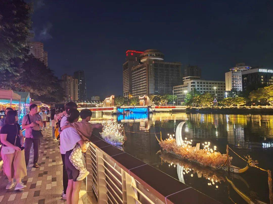 今天,朋友圈被中山"大v"们刷屏啦!