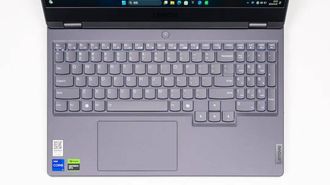固态硬盘容量为512gb,型号是忆联am6b1,支持pcie4.