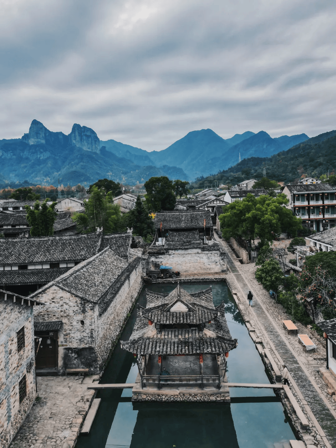 情越山水间内容图片