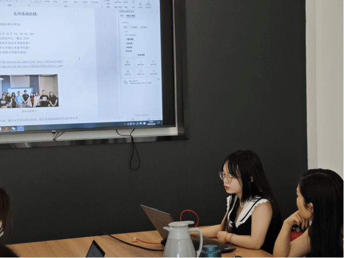 完善,目前封面已完成打印,同时对内页调整,玥导对此提出了指导意见