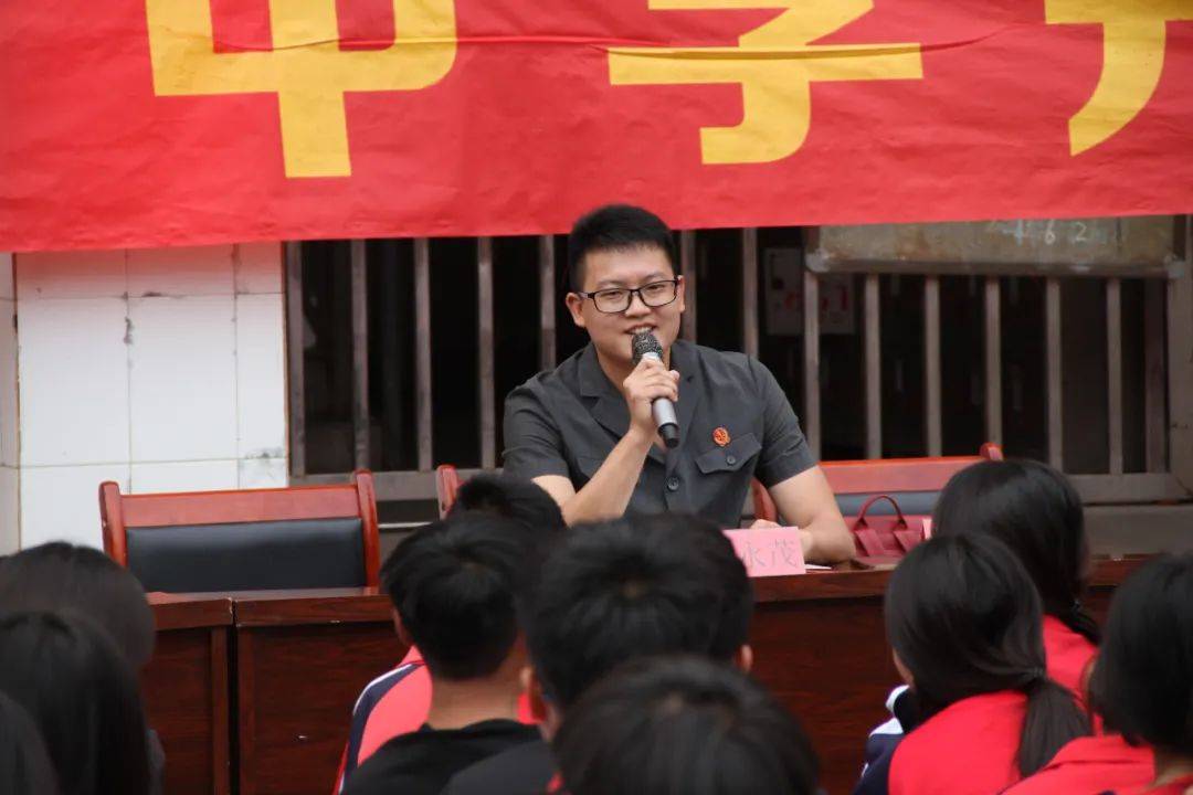 这堂法治课赢得了同学们的阵阵掌声_金平县_保护_未成年人