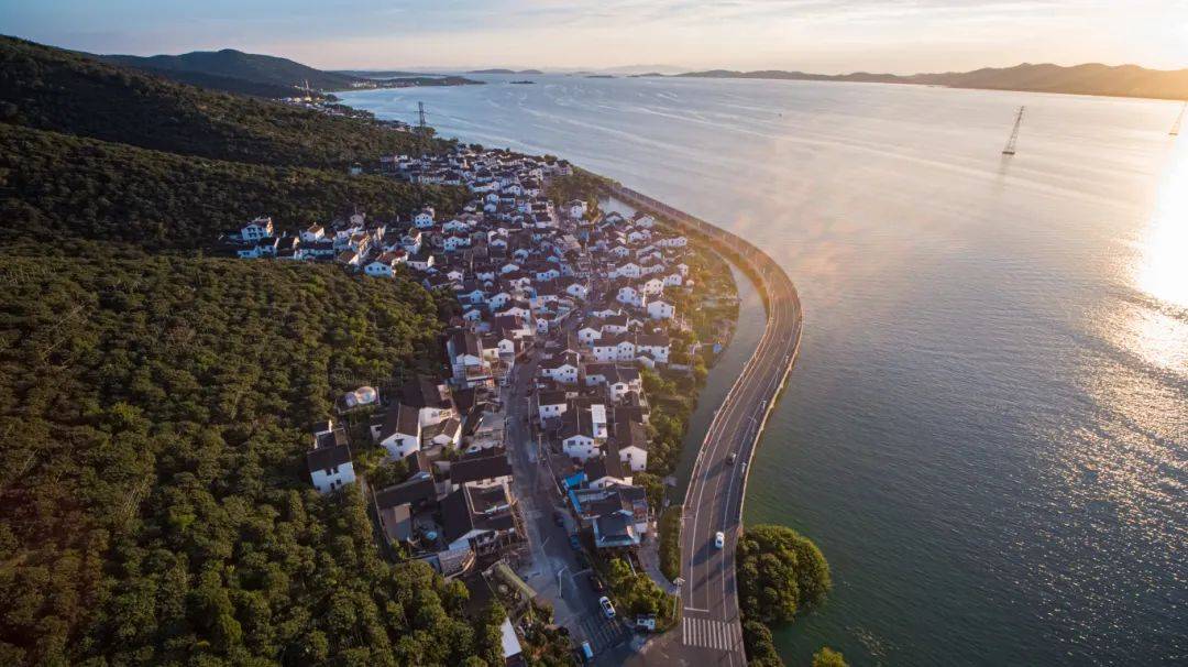 被称为苏州"小镰仓"的岱心湾大桥和丰圻大桥就在这里干净文艺的沿湖